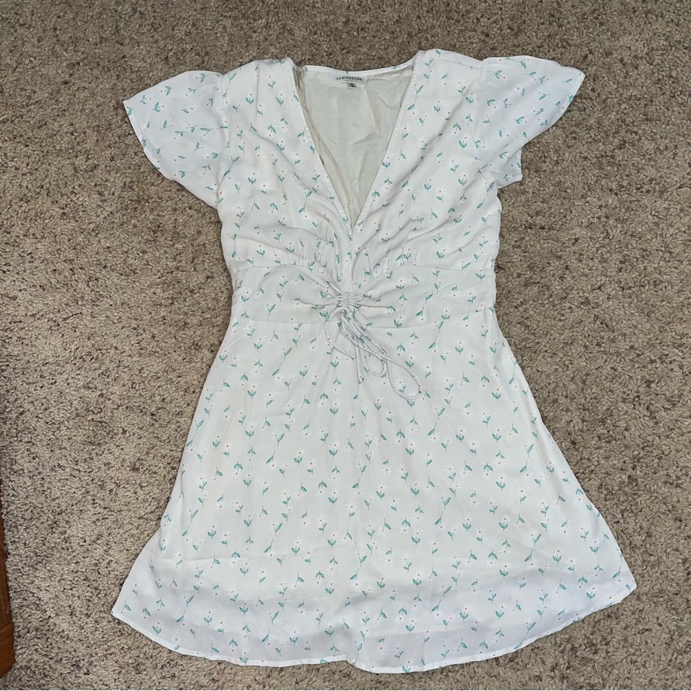 EARTHBOUND TRADING CO FLORAL LINED SHORT SLEEVE MINI DRESS / CREAM / SIZE MEDIUM